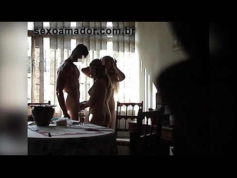 ❤️ Amigos sexuais convidam um homem gigante e um ménage à trois com ele ❤️ Porno real vídeo em porno pt.xsexshop.ru ❌️