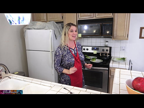 ❤️ A madrasta a ordenhá-lo na cozinha antes do seu encontro ❤️ Porno real vídeo em porno pt.xsexshop.ru ❌️