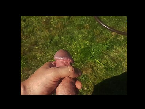 ❤️ A boazona fica com a rata rosa fodida e ejacula com um esguicho num jardim de Verão ❤️ Porno real vídeo em porno pt.xsexshop.ru ❌️