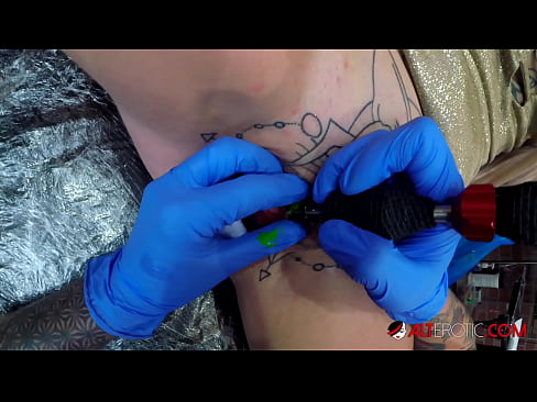 ❤️ Extremamente tatuada, a brasa Sully Savage fez uma tatuagem no seu clítoris ❤️ Porno real vídeo em porno pt.xsexshop.ru ❌️